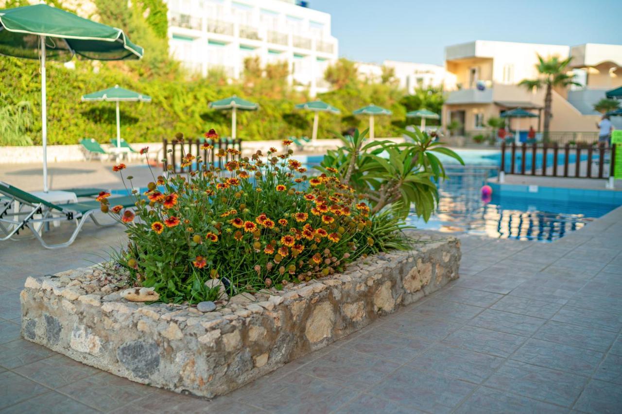 Hotel Kathrin Beach 아델리아노스 캄포스 외부 사진