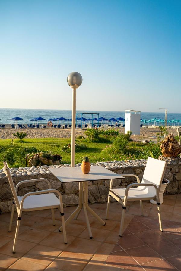 Hotel Kathrin Beach 아델리아노스 캄포스 외부 사진