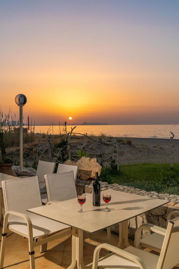Hotel Kathrin Beach 아델리아노스 캄포스 외부 사진